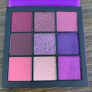 HUDA BEAUTY amethyst obsessions eyeshadow